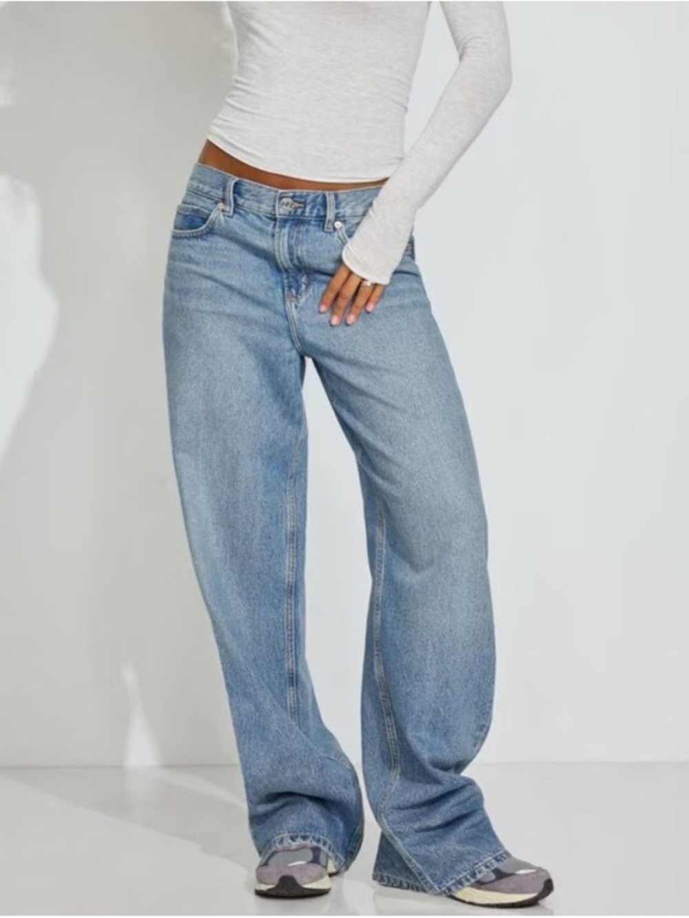 Garage Medium Wash Low Rise Baggy Jeans!